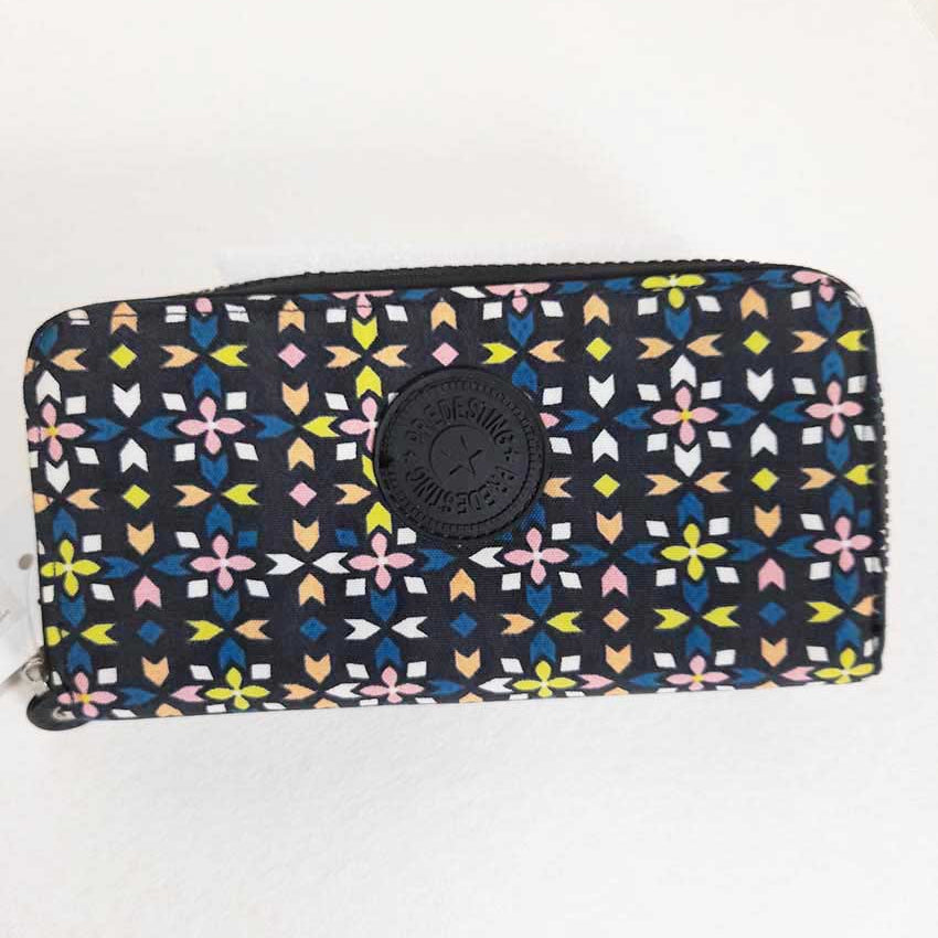 Billetera Kipling Estampado Étnico Floral – Estilo Geométrico Multicolor.