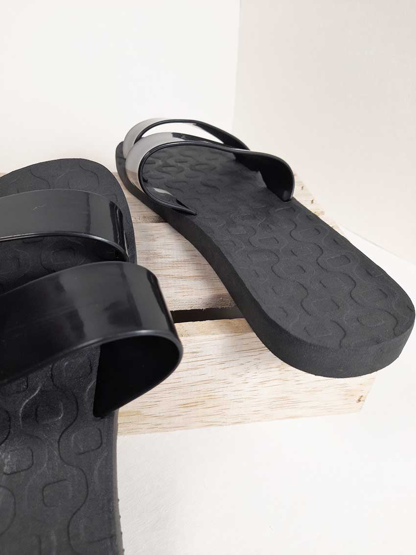 Chanclas Plásticas de Doble Tira – Color Negro