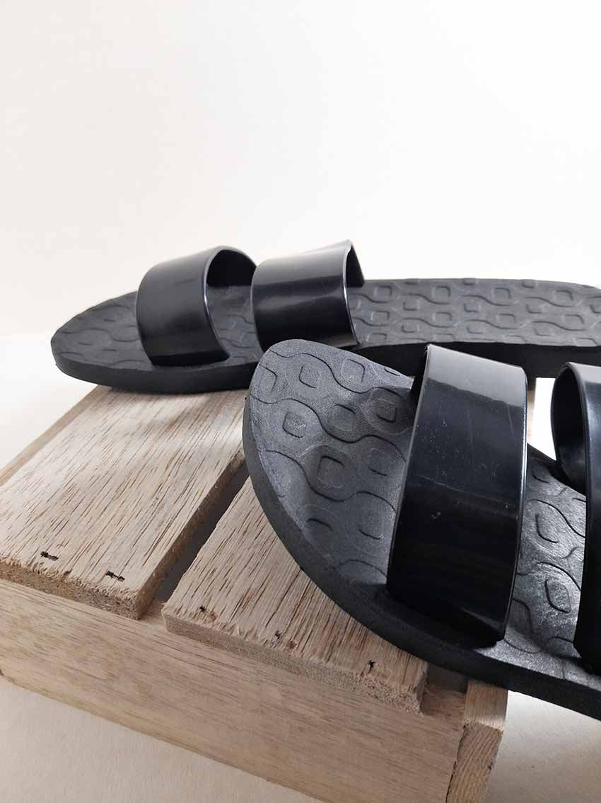 Chanclas Plásticas de Doble Tira – Color Negro