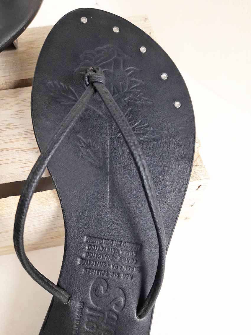 sandalias tres puntadas negras